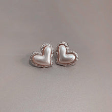 Load image into Gallery viewer, beautiful pearl earrings
