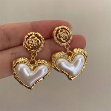 Load image into Gallery viewer, beautiful pearl earrings