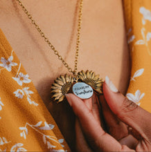 Load image into Gallery viewer, Sunflower Necklace