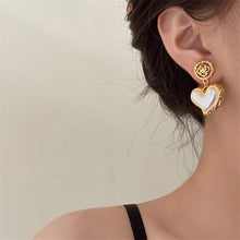 Load image into Gallery viewer, beautiful pearl earrings
