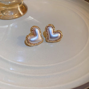 Gold Stud pearl earrings