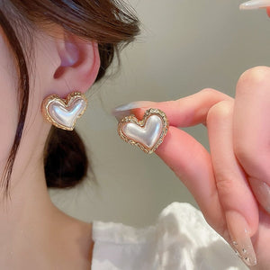 Gold Stud pearl earrings